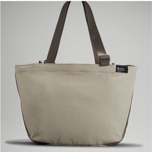 LULULEMON Clean Lines Tote Bag 22L